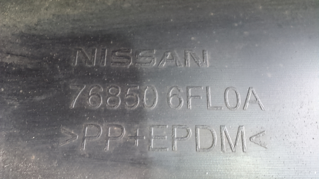 Накладка зовнішня (молдинг) порога, правий 768506FL0A NISSAN