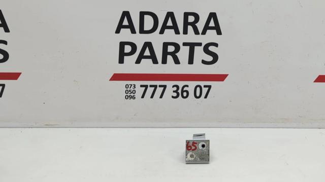 Петля задніх лівих дверей 7L0833401C VAG