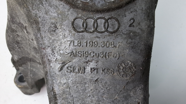 Кронштейн подушки (опори) двигуна, правої 7L8199308F VAG
