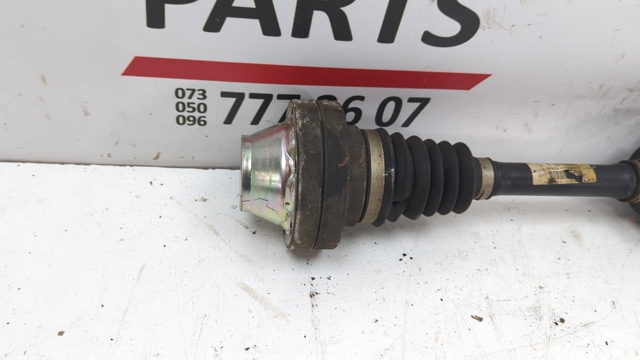Вісь передня 7P0407271C VAG