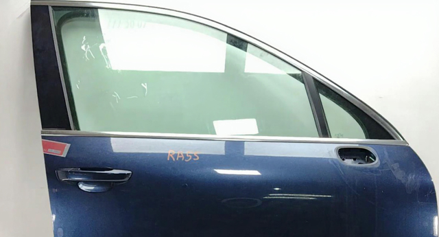 Захисна накладка вітрового скла права 7P08539867Z7 VAG