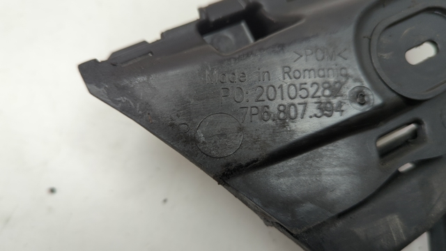Лівий кронштейн заднього бампера 7P6807375B VAG