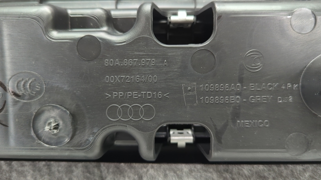 Пластик п'ятих дверей 80A867979A4PK VAG