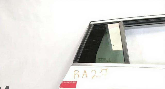 Скло-кватирка двері, задньої, правої 822205DA0A NISSAN