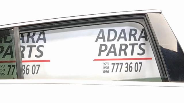 Скло задньої двері правої 823125DA0A NISSAN