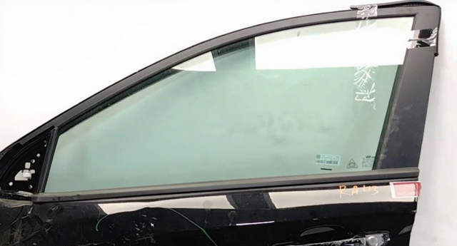 Скло водійських дверей 82410J9050 HYUNDAI