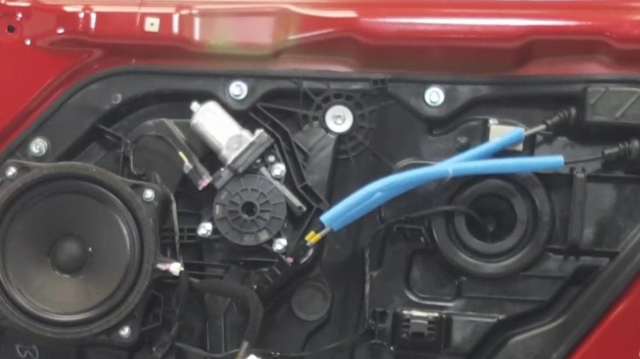 Привід ліфта передній 82450C1000 HYUNDAI