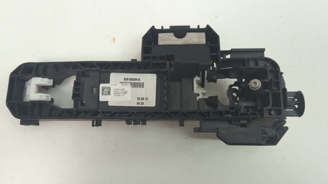Тримач зовнішньої ручки дверей, задніх правих 826105DM1A NISSAN