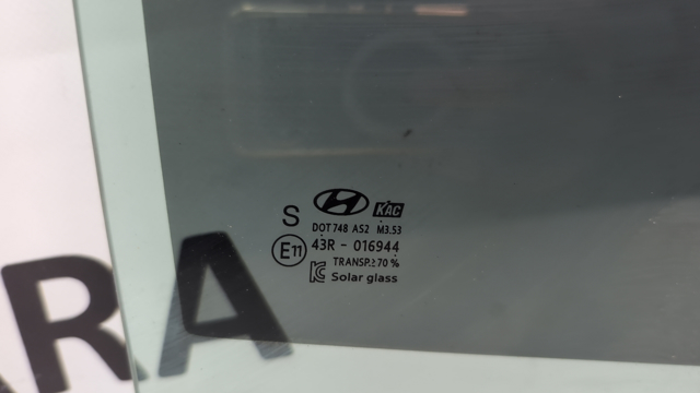 Скло задніх дверей, правих 83421L1010 HYUNDAI