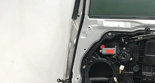 Мотор склопідйомника дверей задніх, правих 834603S001 HYUNDAI