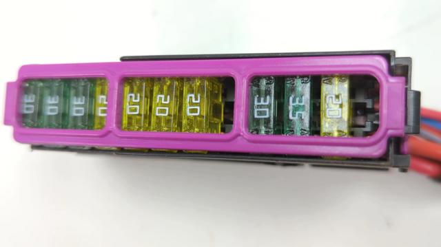Коробка запобіжників 8K0941824D VAG