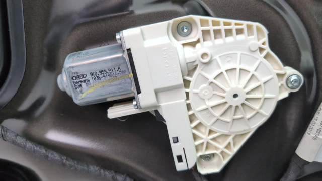 Двигун стеклопод'емника двері задньої, лівої 8K0959811A VAG