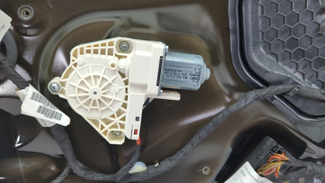 Мотор склопідйомника дверей задніх, правих 8K0959812B VAG