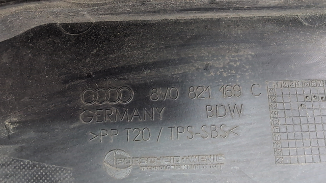 Заглушка жабо збоку 8V0821169C VAG