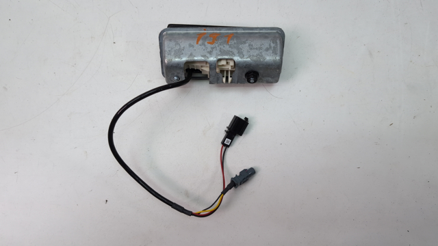 Ручка багажника 8V0827566 VAG