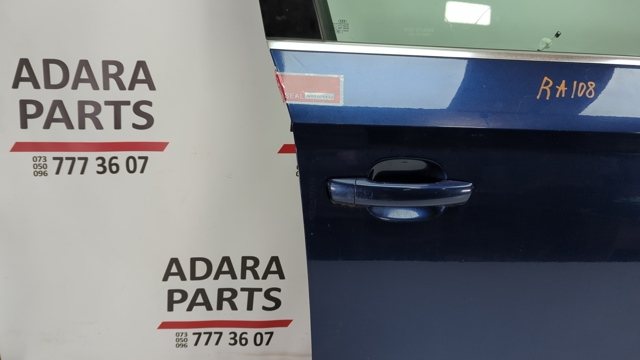 Ручка правих дверей зовнішня 8V0837206AGRU VAG