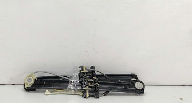 Механізм стеклопідйомника водійських дверей 8V4837461 VAG