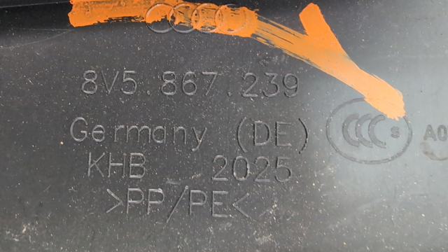 Обшивка стійки кузова внутрішня, середня нижня ліва 8V58672394PK VAG