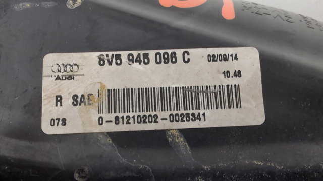 Задній правий зовнішній ліхтар 8V5945096C VAG