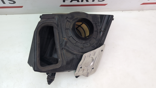 Корпус повітряного фільтра 8W0133837 VAG