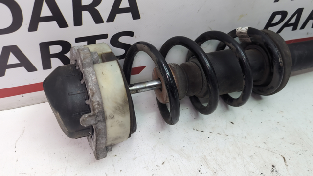 Амортизатори передні 8W0413031AA VAG