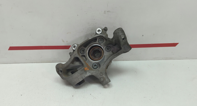 Цапфа поворотна права 8W0505432Q VAG
