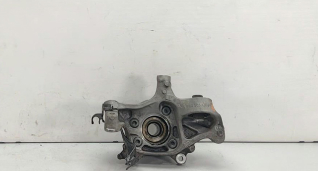 Цапфа поворотна права 8W0505432Q VAG