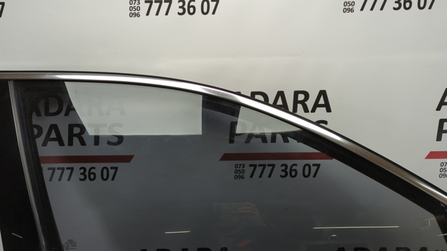 Направляюча скла рамки двері, переднього права 8W0837432C VAG
