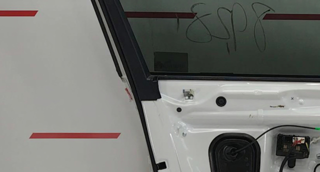 Тримач зовнішньої ручки дверей, задніх лівих 8W0837811A VAG