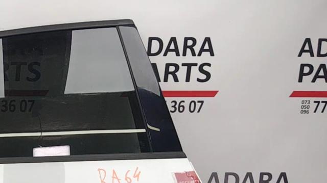 Накладка задніх дверей, правих, вертикальних 8W0839902A5FQ VAG