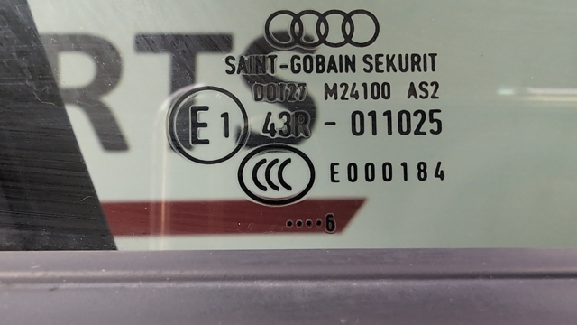 Скло пасажирських дверей 8W0845202 VAG
