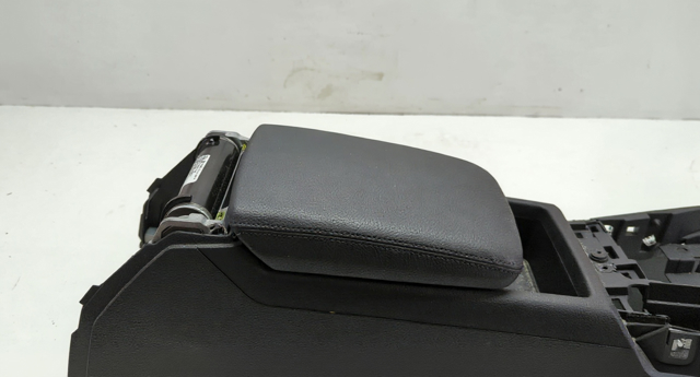 Кронштейн підлокітника 8W0864207H38M VAG