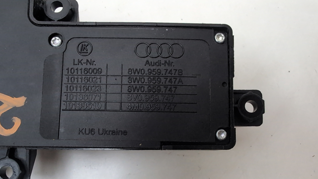 Блок кнопок механізму регулювання сидінь, лівий 8W0959747A VAG