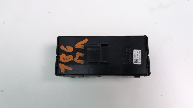 Кнопки переднього лівого склопід'ємника 8W0959851E5PR VAG