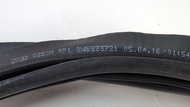 Ущільнювач двері задньої (на кузові) 8W5833721C VAG