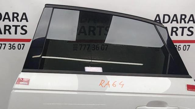 Скло задньої двері лівої 8W5845205 VAG