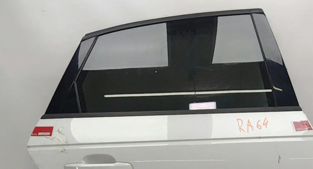 Скло заднє праве 8W5845206 VAG