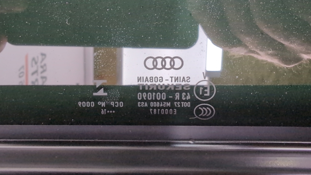 Скло люка даху 8W5877071 VAG