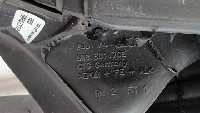 Прокладка дверей передніх, правих (на кузові) 8W8831708 VAG