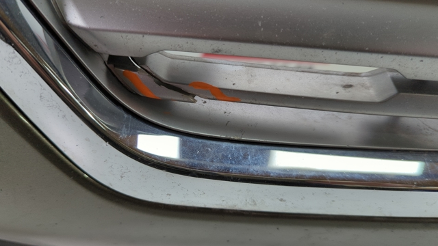 Захисна решітка радіатора 91121AL05A SUBARU