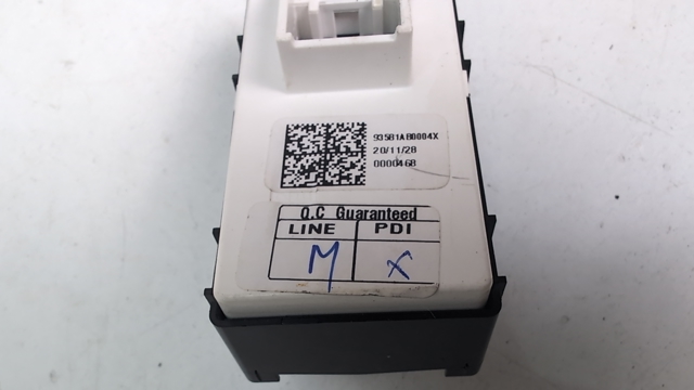 Кнопка підйомника заднього скла 93581AB0004X HYUNDAI