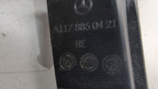 Кронштейн бампера заднього, зовнішній правий A1178850421 MERCEDES