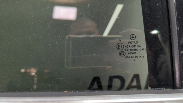 Скло задньої двері правої A1567350410 MERCEDES