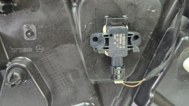 Датчик подушки безпеки A1668210351 MERCEDES