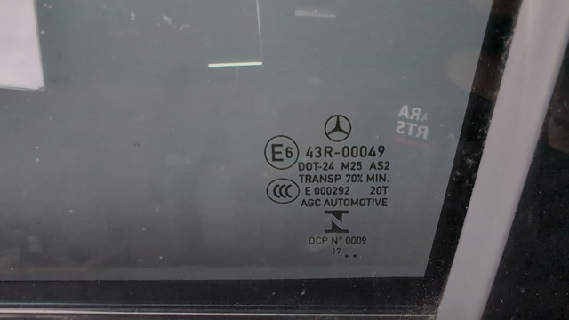 Скло заднє ліве A2057350010 MERCEDES