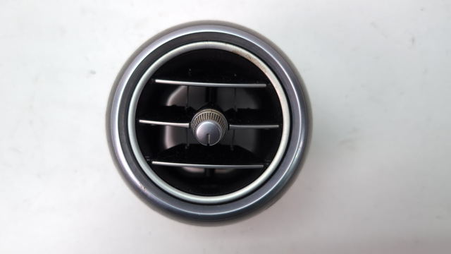 Решітка повітроводу права A2058304000 MERCEDES