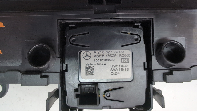 Годинники в салон, на панелі A2138272000 MERCEDES