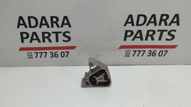 Подушка (опора) двигуна, права верхня A2462400809 MERCEDES