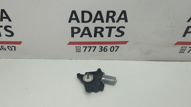 Мотор склопідйомника дверей задніх, правих A2469063200 NISSAN