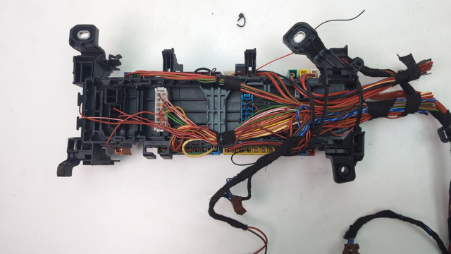 Коробка запобіжників A2469067200 MERCEDES